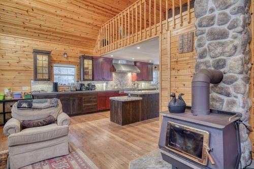 Luxury Lodge Perfect for Family Reunions /Retreats in Island Park, USA