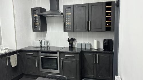 Modern 2 Bed near Turf Moor Football Stadium, Parks, Canal and Lake in Burnley