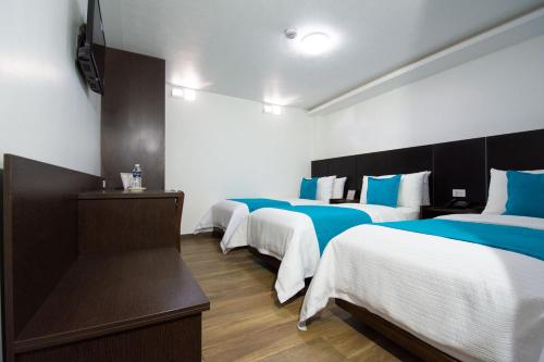 1 double bed, 1 twin bed