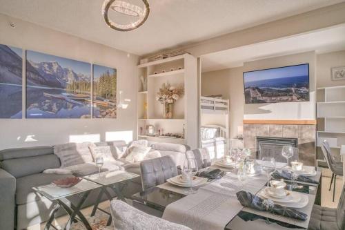 Great Apmt in Canmore 2BD+Den+2BA- Hot tub Htd pool Mt.view Top Flr