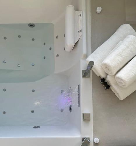 Suite « BODY LOVE » - Jacuzzi privatif - Location saisonnière - Créteil