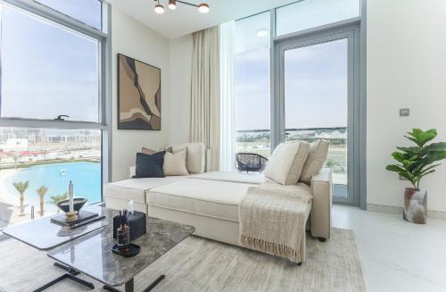 Elite LUX Holiday Homes - Lagoon View 1 BR Luxury Oasis in MBR Dubai, Dubái (foto 5)