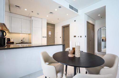 Elite LUX Holiday Homes - Lagoon View 1 BR Luxury Oasis in MBR Dubai - image 14