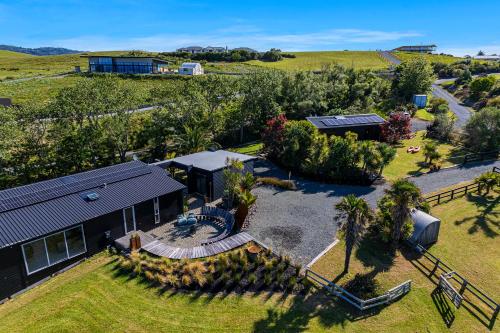 Viesnīcas āriene, The Chocolate Box - Waipu Cove Holiday Home in Waipu