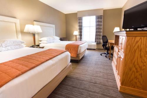 2 queen beds