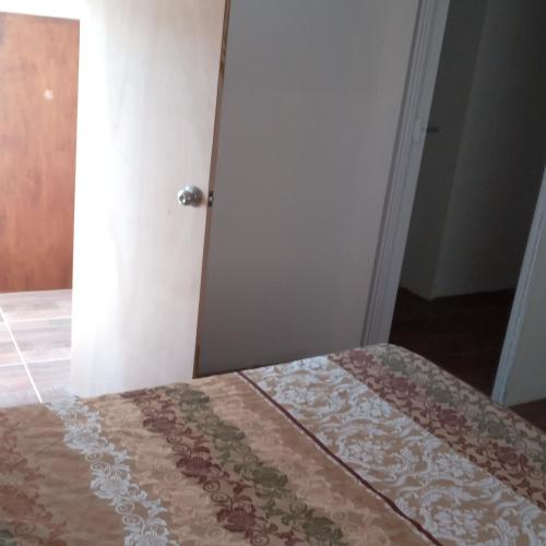 1 queen bed, 2 twin beds, 3 sofa beds