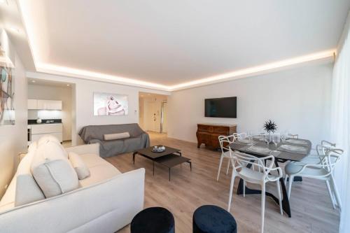 Very nice 2 bedroom apartment in the center of Cannes completely renovated