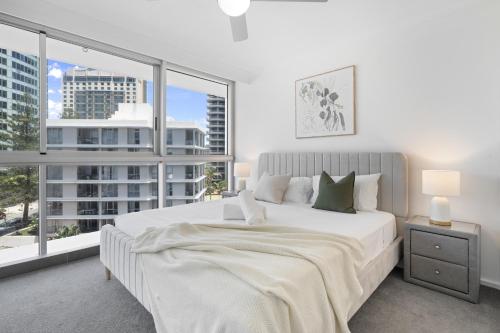 The Peninsula - Modern Beach Front 2BDR with Parking, Pool & Tennis
