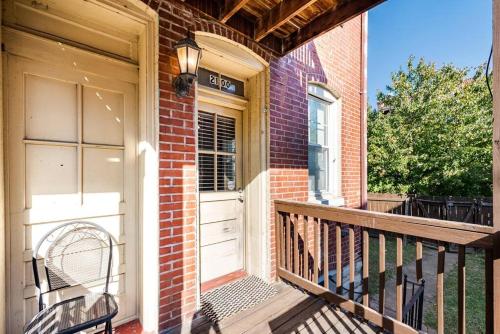 3 King Beds/Charm in Historic STL by StayStLouis in Soulard, USA