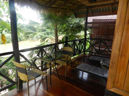 Bungalow with River View image 7