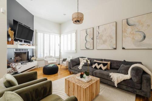 Hollywood Hills & Sunset Strip Home w Hottub in Los Angeles, USA