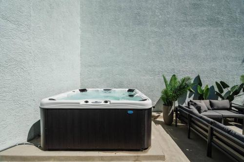 Hollywood Hills & Sunset Strip Home w Hottub in Los Angeles, USA