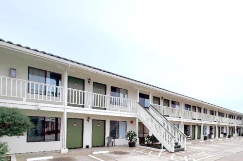 Soledad Motel 8 - main image