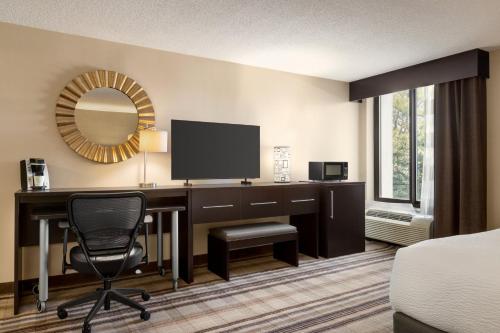 Holiday Inn Gaithersburg, an IHG Hotel