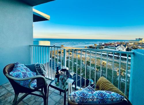 Luxury Beachfront Studio - Private Balcony With Ocean View - Heated Pool - Hot Tub - Tiki Bar - Saun - Ormond Beach, FL
