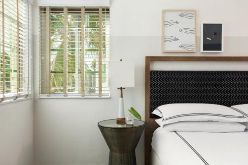 524677116 Kimpton Surfcomber Hotel by IHG