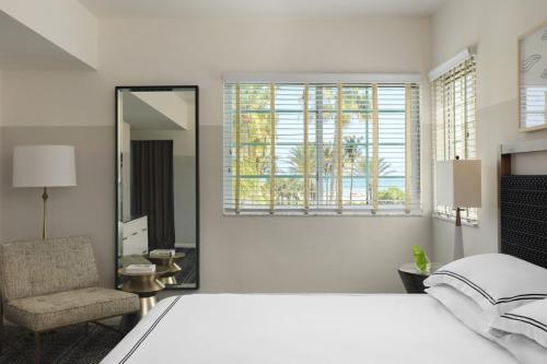 524677123 Kimpton Surfcomber Hotel by IHG