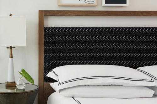 524677153 Kimpton Surfcomber Hotel by IHG