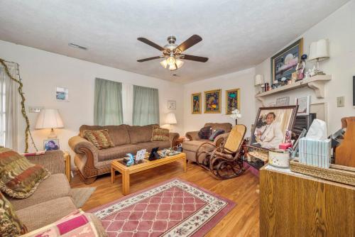 COZY HAMPTON TOWNHOUSE in Hampton, USA