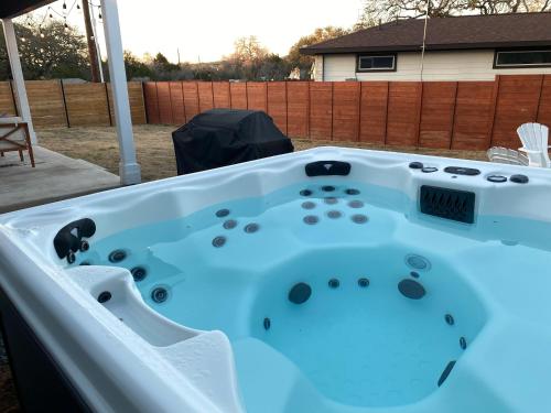 Jacuzzi, Hill Country Retreat in Lago Vista (TX)
