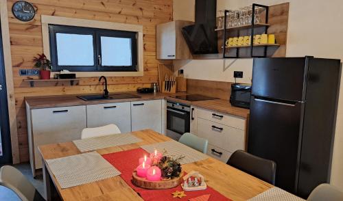 wellness roubenka Holčí (wellness roubenka Holci) in วเซลาคอฟ