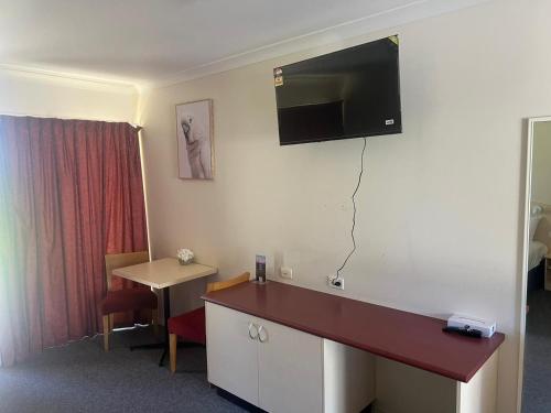 Outback Quarters Motel Hay and Restaurant photo 4