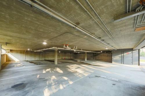 Minutes to Broadway - 2 KING beds with optional garage parking in Nashville, USA