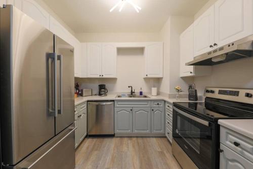 Minutes to Broadway - 2 KING beds with optional garage parking in Nashville, USA