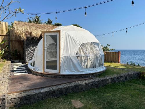 ล็อบบี้, แกลมปิ้ง แอท เพ็บเบิลส์ แอนด์ ฟินส์ (Glamping @ Pebbles & Fins) in ทูแลมเบน
