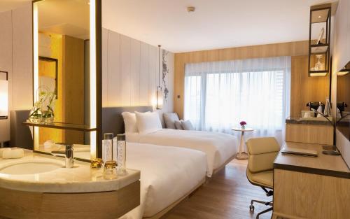 room detail thumbnail 1