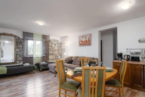 Rosello 1 by Briskva in Antenal