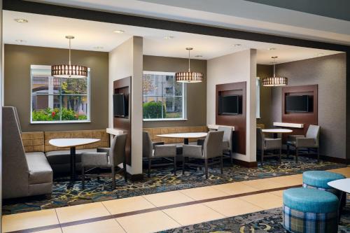 Residence Inn by Marriott Fort Myers at I-75 and Gulf Coast Town Center - image 2