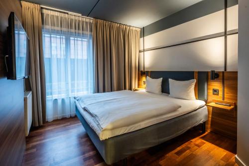 1 queen bed