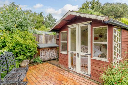 Hollyhedge Cottage