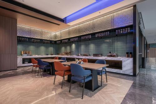 524716539 Holiday Inn Express Chongqing Nanbin Road by IHG