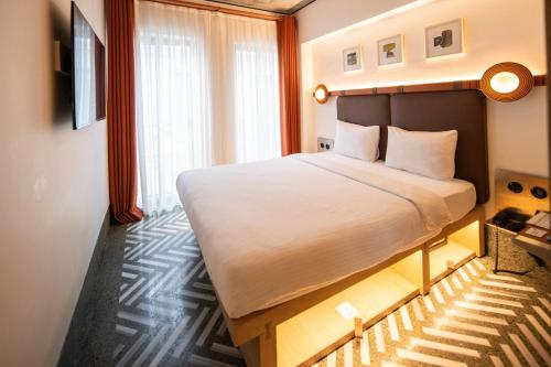 room detail thumbnail 1