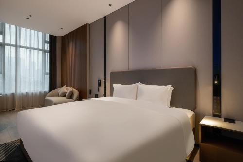 524721656 Holiday Inn Express Chongqing Nanbin Road by IHG