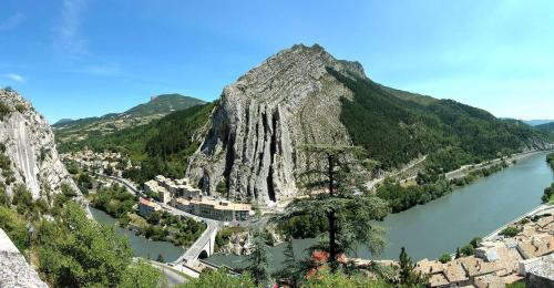 Appartement entre Sisteron et Gorges de la Méouge " Les Hauts de Toscane "