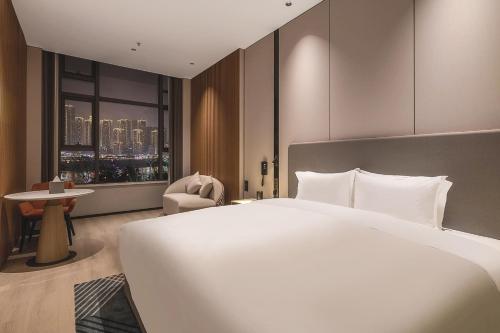 524723354 Holiday Inn Express Chongqing Nanbin Road by IHG