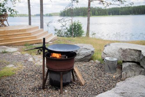 Ihana järvenranta mökki. Cottage by the lake.