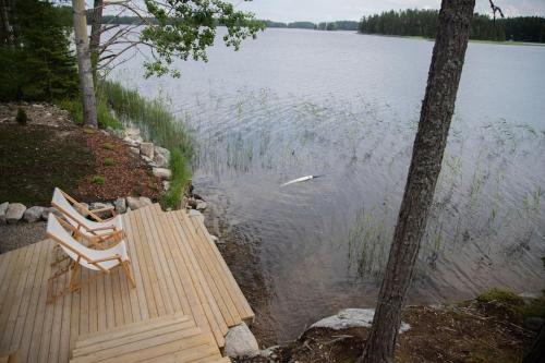 Ihana järvenranta mökki. Cottage by the lake.