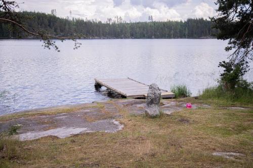 Ihana järvenranta mökki. Cottage by the lake.