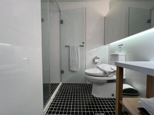 Deluxe Double or Twin Room image 1