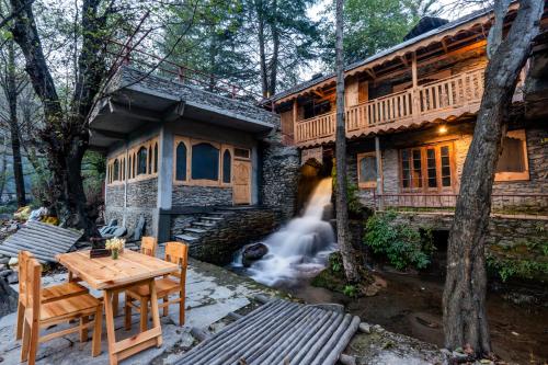 NotOnMap - H2O House - Manola