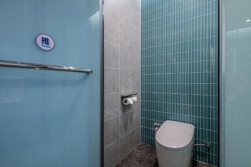 524726020 Holiday Inn Express Chongqing Nanbin Road by IHG