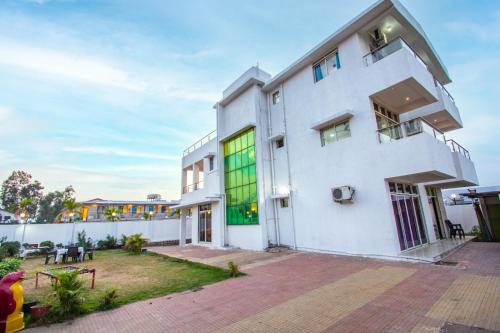 EMPYREAN STAY ll BRAMHA PALACE ll 6BHK ll PRIVATE POOL ll MALAVALI