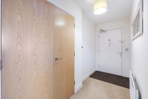 Alder House Serviced Apartment Maidenhead by Ferndale