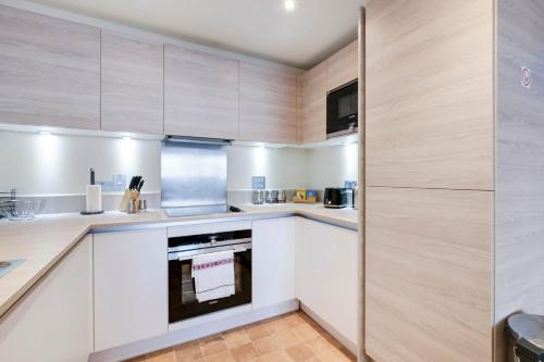 Alder House Serviced Apartment Maidenhead by Ferndale