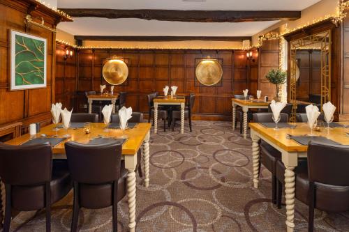 波爾斯黑德酒店 (Boars Head Hotel) in 卡馬森市中心