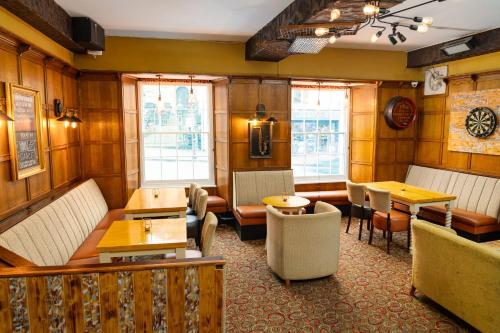 波爾斯黑德酒店 (Boars Head Hotel) in 卡馬森市中心